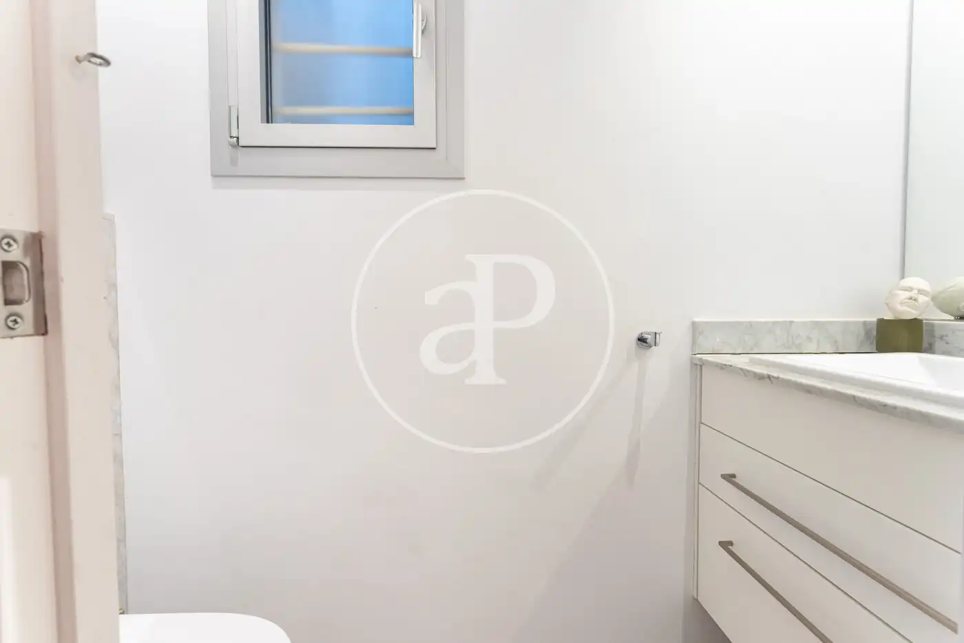 Bathroom of Flat for sale in Barcelona  with Air Conditioner, Heating and Terrace