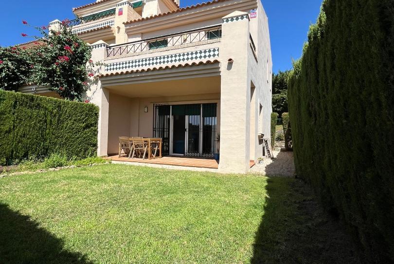 Foto 1 de Casa adosada en venda a Calle Rubén Darío, 33, Costa Esuri, Huelva
