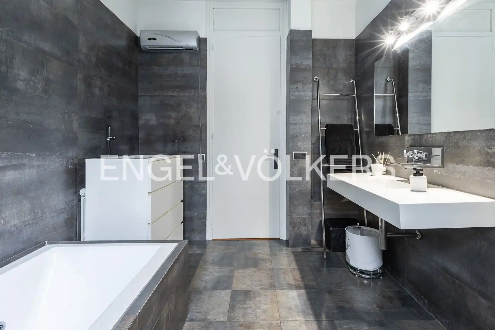 Baño de Casa o chalet en venta en Canovelles con Aire acondicionado, Calefacción y Jardín privado