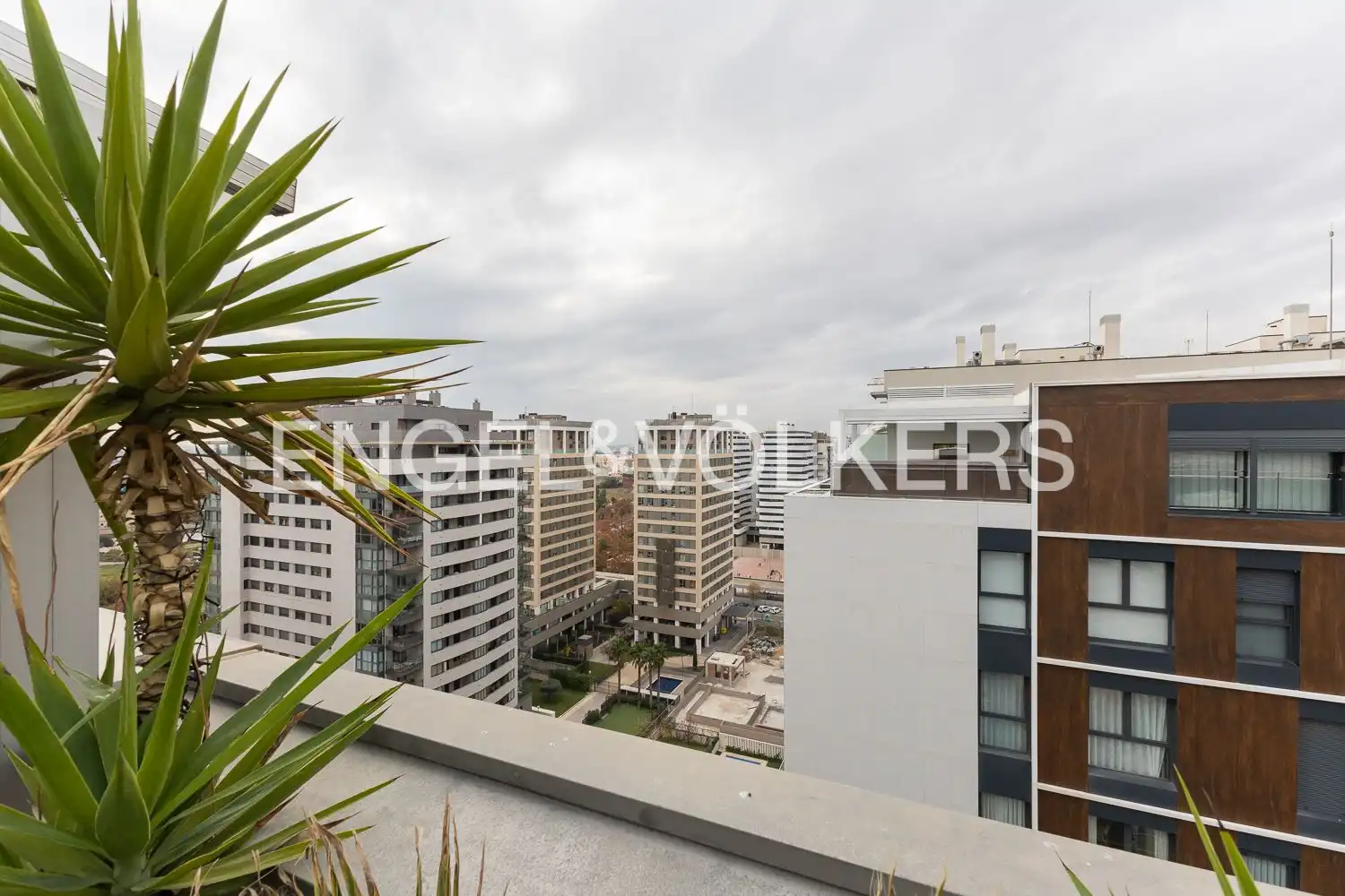 Vista exterior de Dúplex en venda en Valencia amb Aire condicionat, Calefacció i Jardí privat