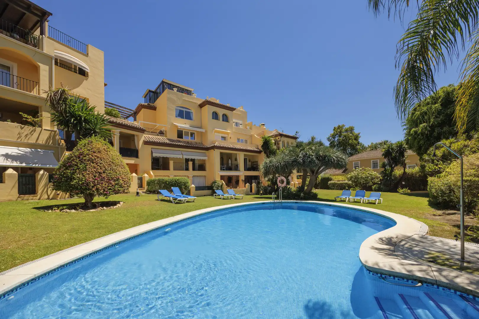 Garten von Wohnungen zum Verkauf in Marbella mit Klimaanlage, Terrasse und Schwimmbad