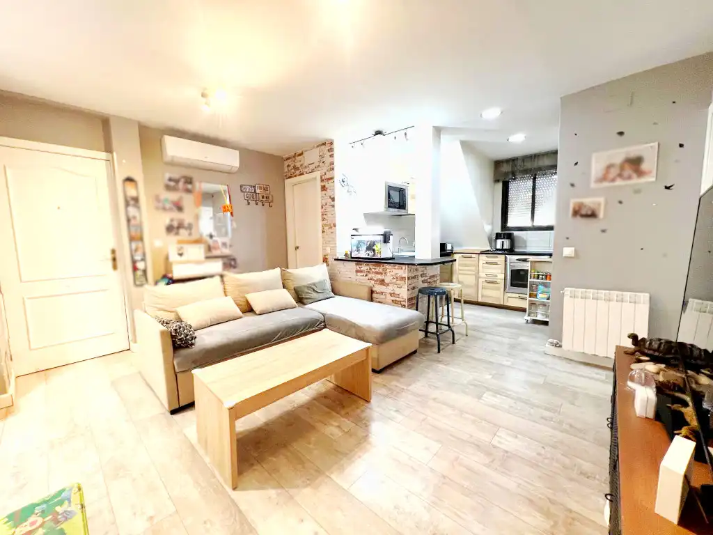Sala d'estar de Àtic en venda en Alcalá de Henares amb Aire condicionat, Calefacció i Terrassa
