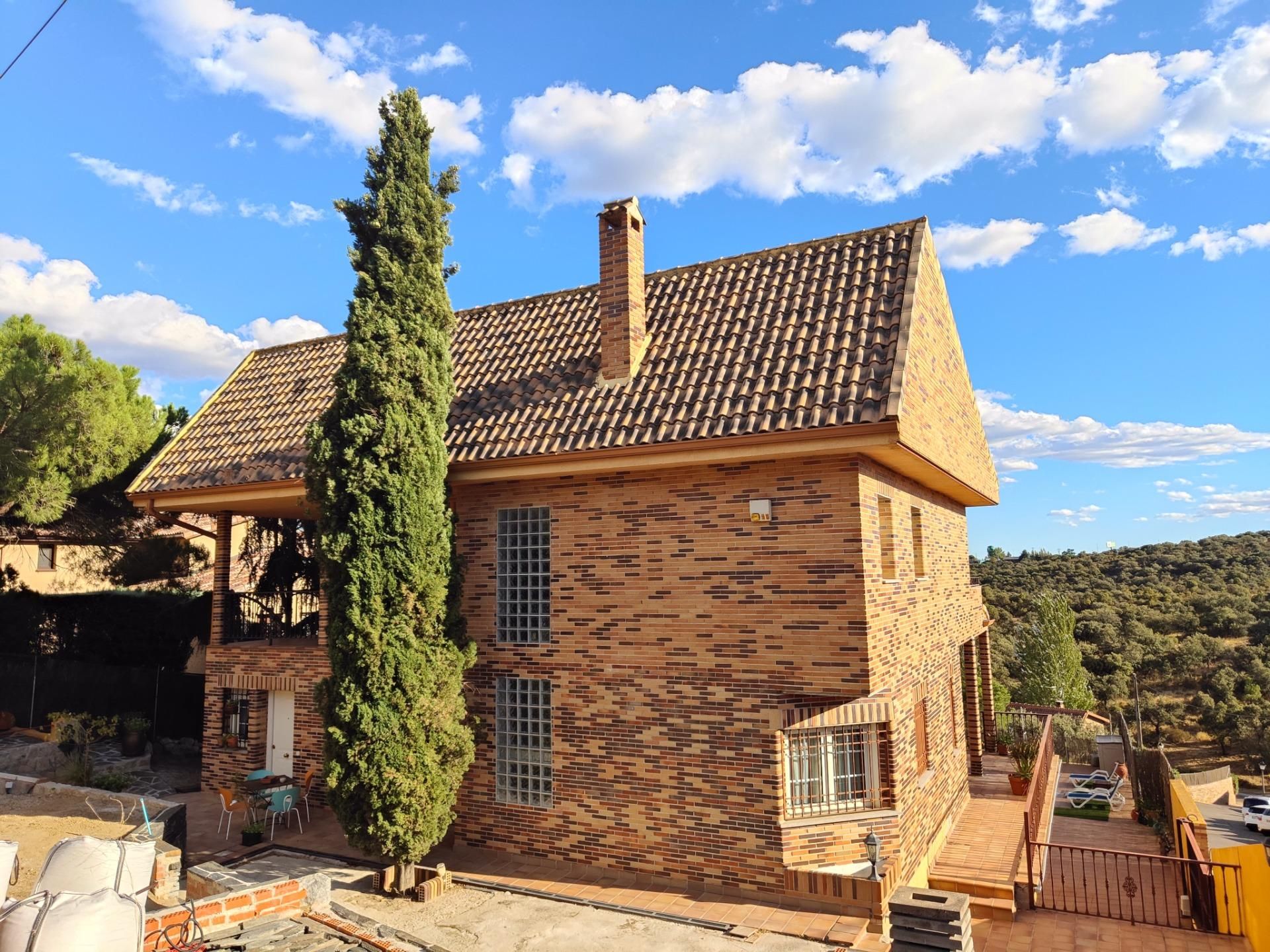 Vista exterior de Casa o xalet en venda en Torrelodones amb Calefacció, Jardí privat i Terrassa