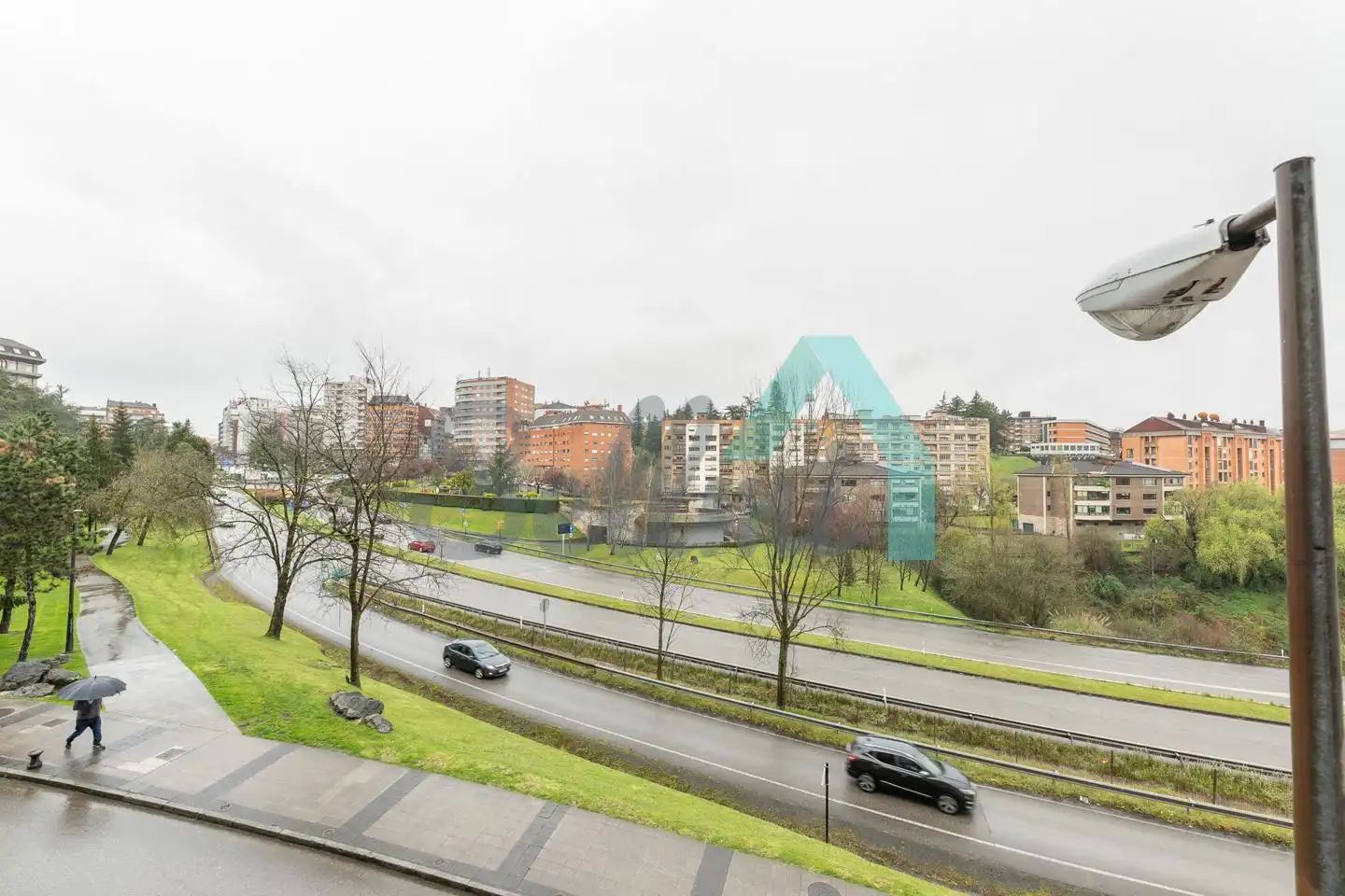 Vista exterior de Pis de lloguer en Oviedo  amb Calefacció, Parquet i Terrassa