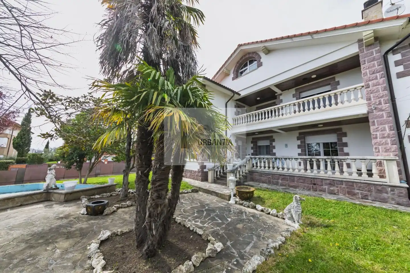 Vista exterior de Casa o chalet en venta en Berrioplano / Berriobeiti con Aire acondicionado, Calefacción y Jardín privado