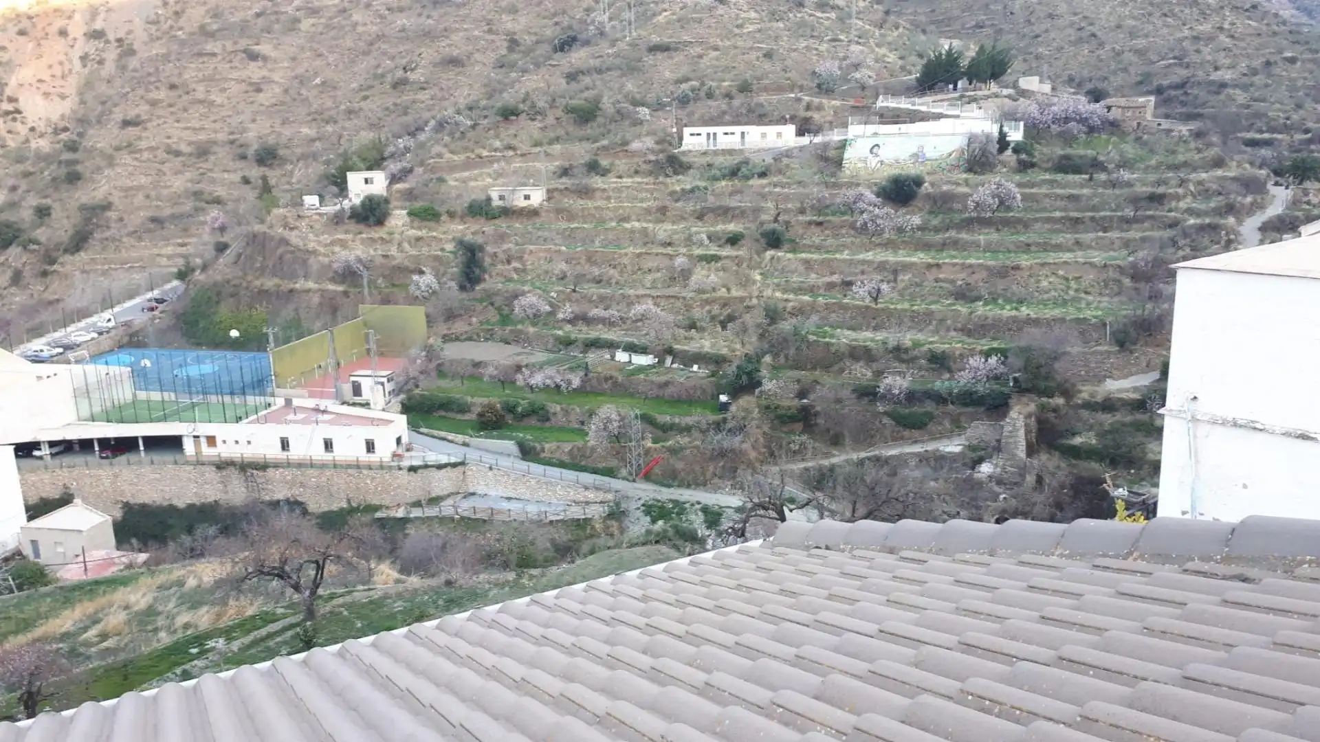 Vista exterior de Casa o xalet en venda en Sierro amb Terrassa i Traster