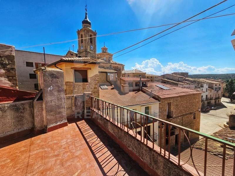 Vista exterior de Edifici en venda en Valjunquera
