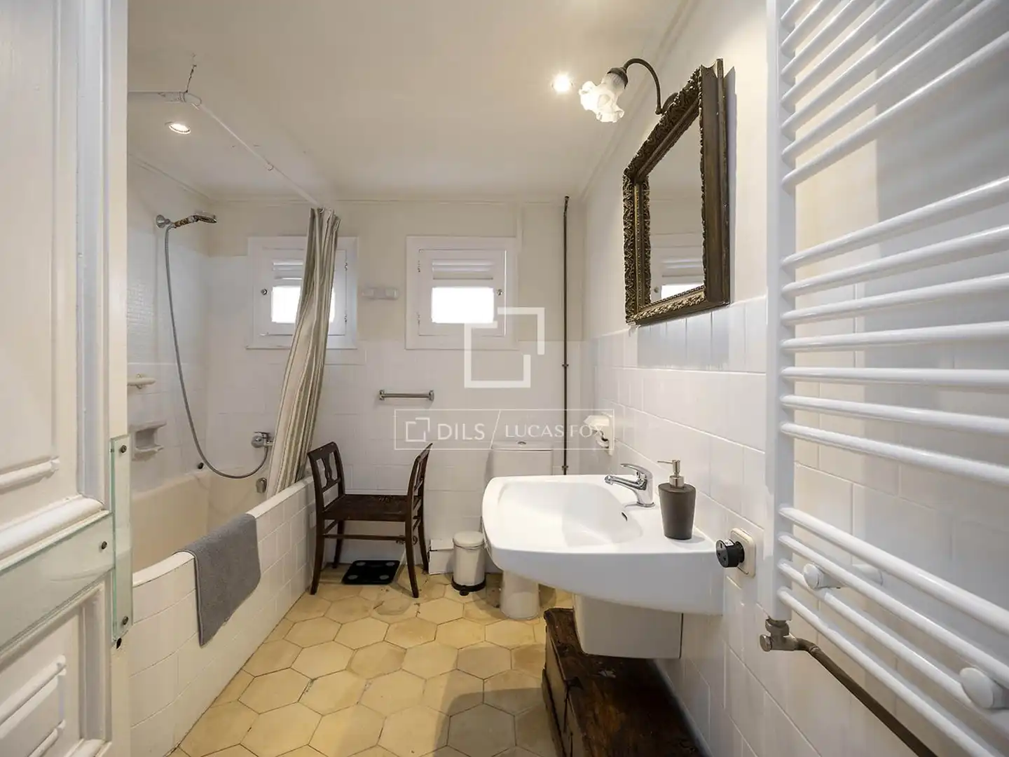 Bathroom of Flat for sale in Barcelona  with Air Conditioner, Heating and Terrace