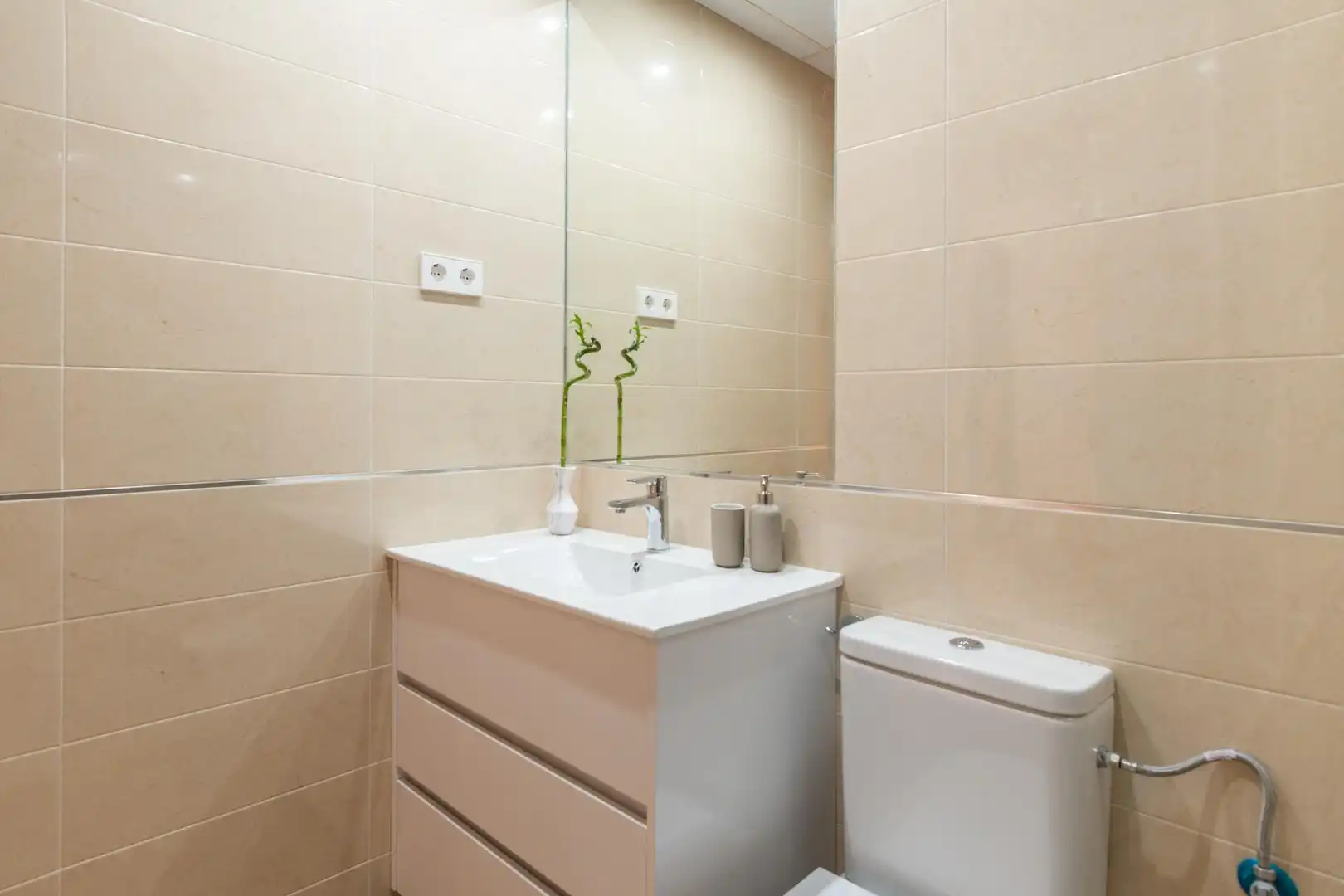 Bathroom of Study for rent in Madrid  with Air Conditioner, Heating and Furnished