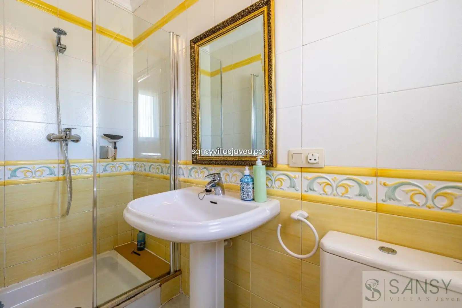 Bathroom of Houses for sale in Jávea / Xàbia  with Air Conditioner and Storage room