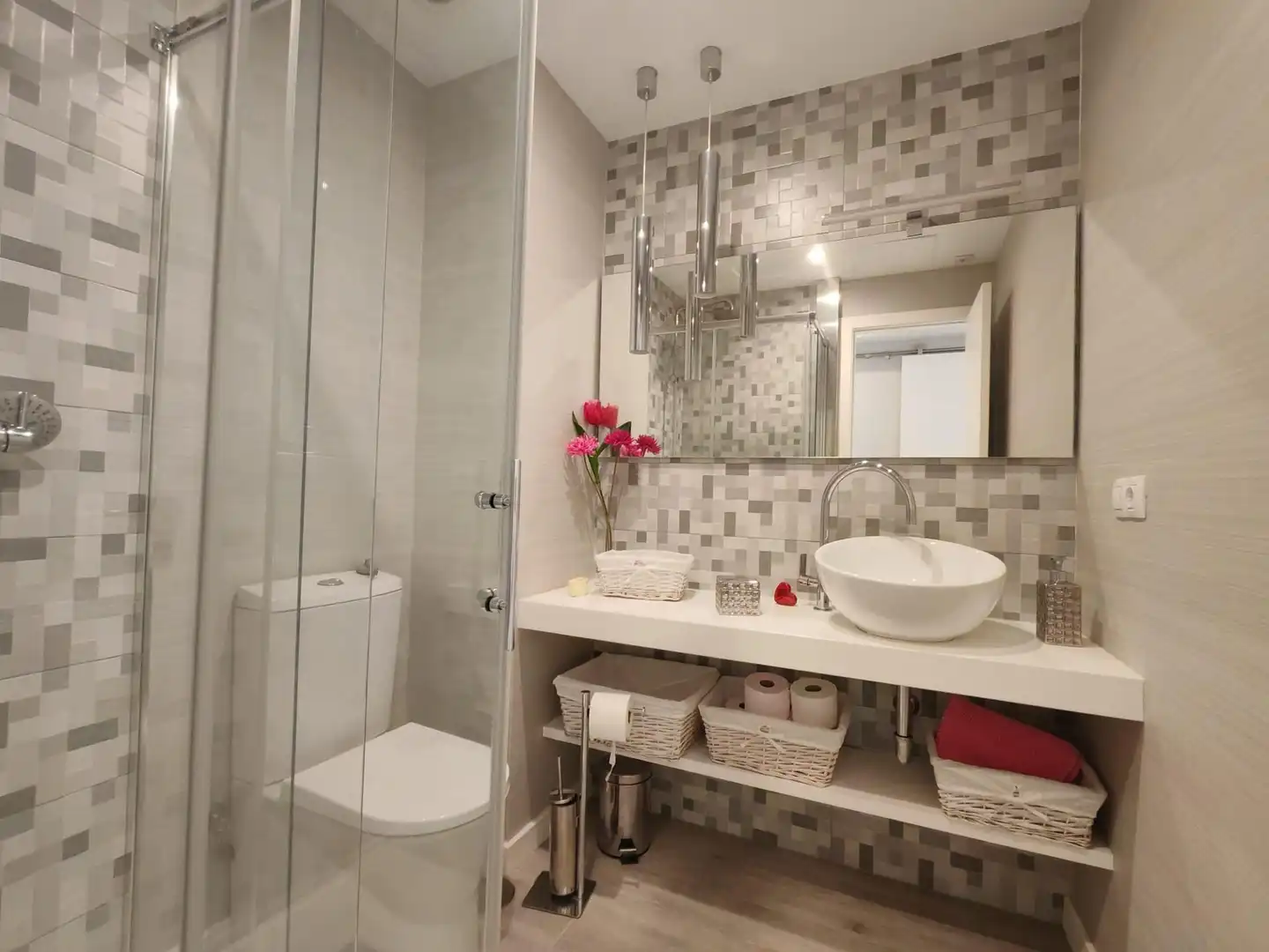 Bathroom of Flat for rent in Vigo   with Heating, Terrace and Storage room