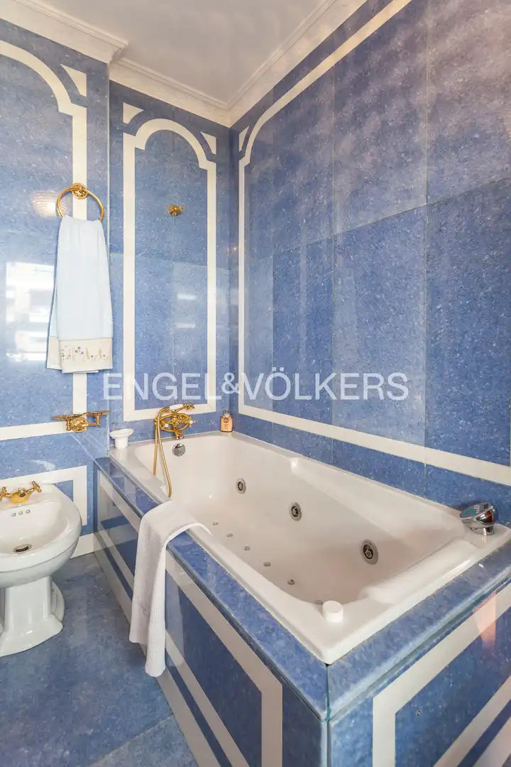 Bathroom of Flat for rent in Madrid  with Air Conditioner, Heating and Private garden
