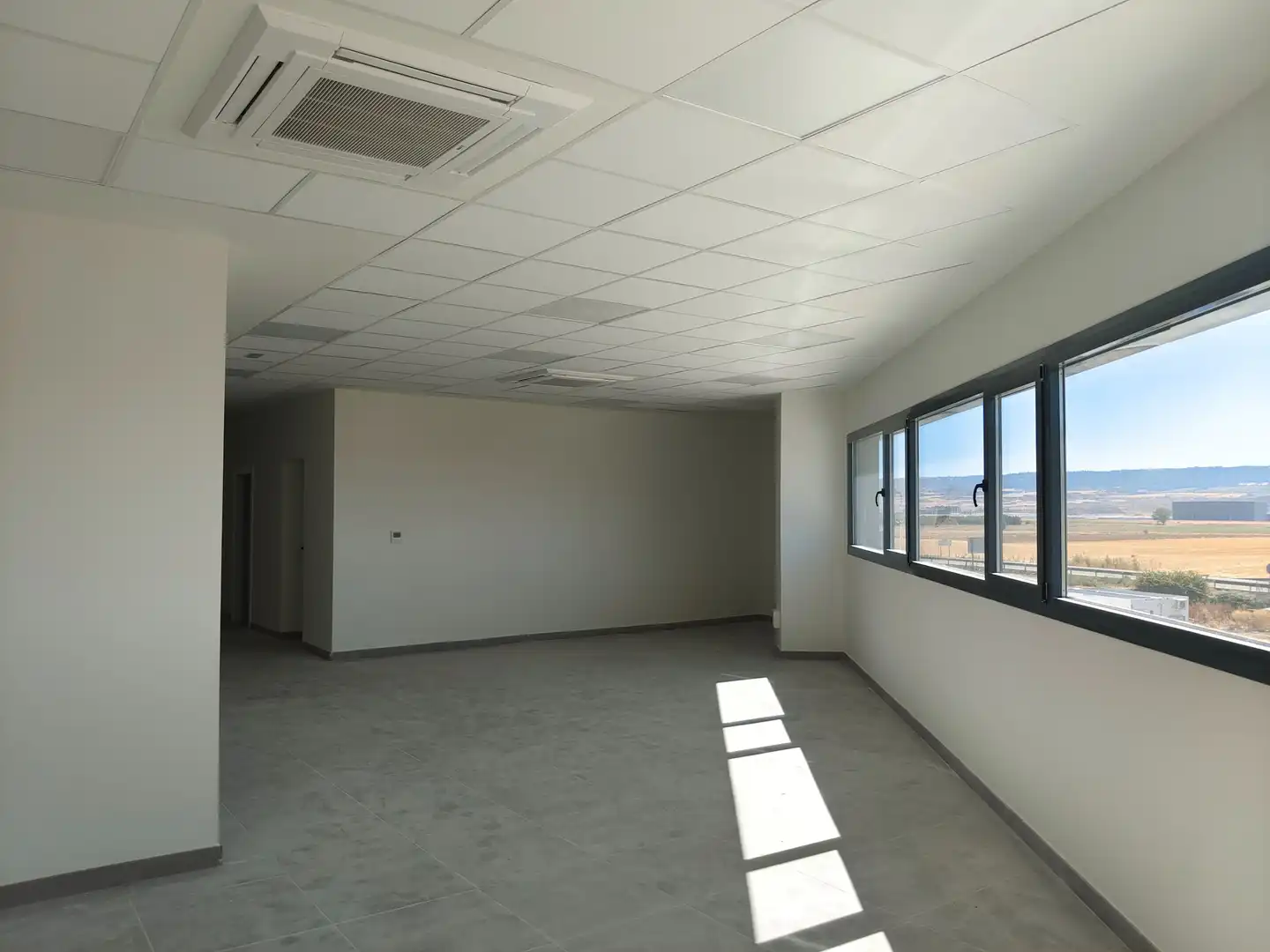 Industrial buildings for rent in Bustares