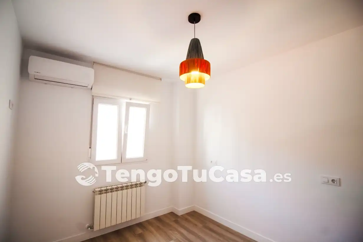 Bedroom of Flat for sale in Madrid  with Air Conditioner, Heating and Parquet flooring