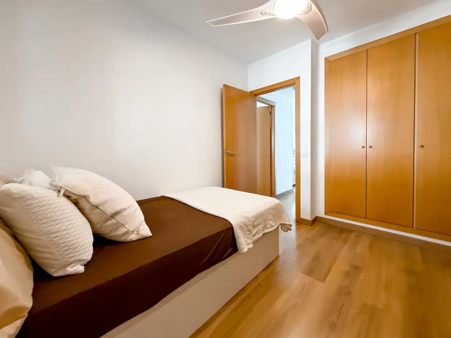 Schlafzimmer von Dachboden zum Verkauf in Museros mit Klimaanlage, Terrasse und Abstellraum