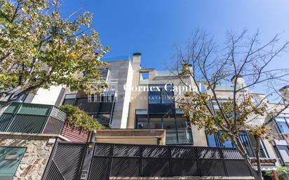 Vista exterior de Casa adosada en venda en  Barcelona Capital amb Aire condicionat, Calefacció i Terrassa