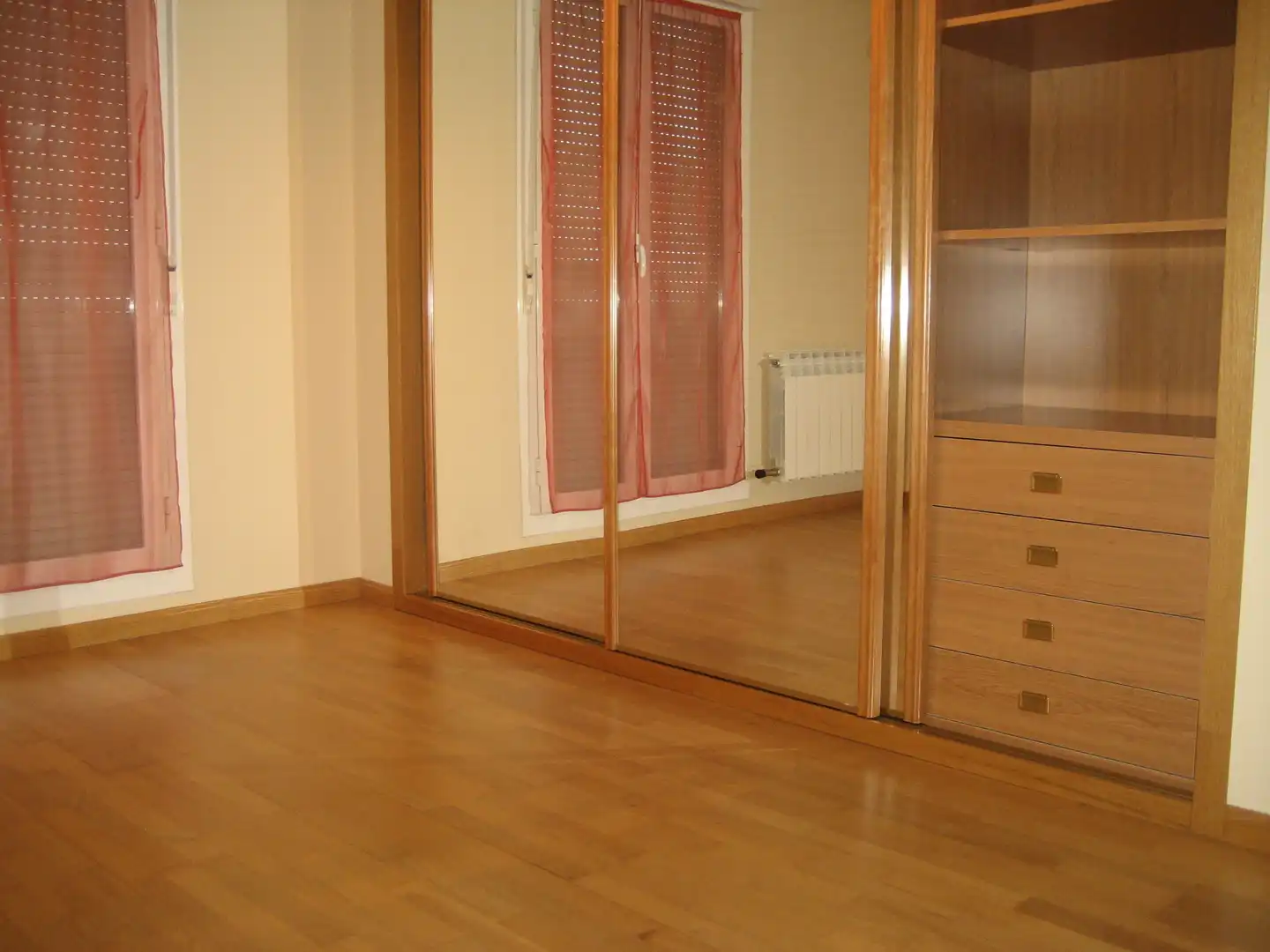 Habitación de Casa adosada en venta en Lardero con Calefacción y Terraza
