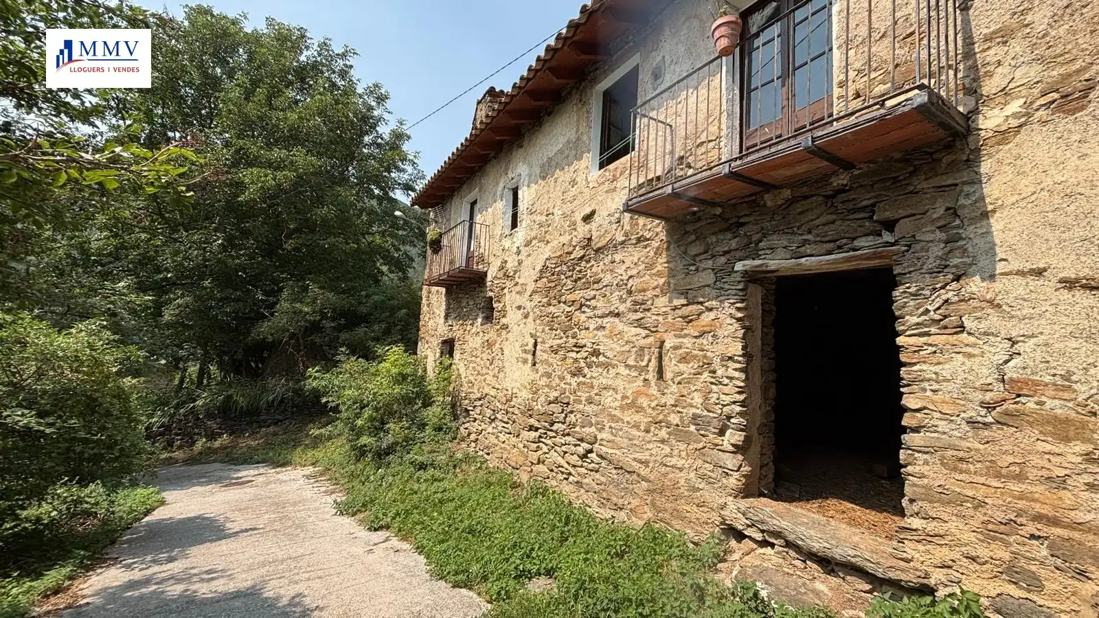 Vista exterior de Finca rústica en venda en Vilallonga de Ter amb Jardí privat i Moblat