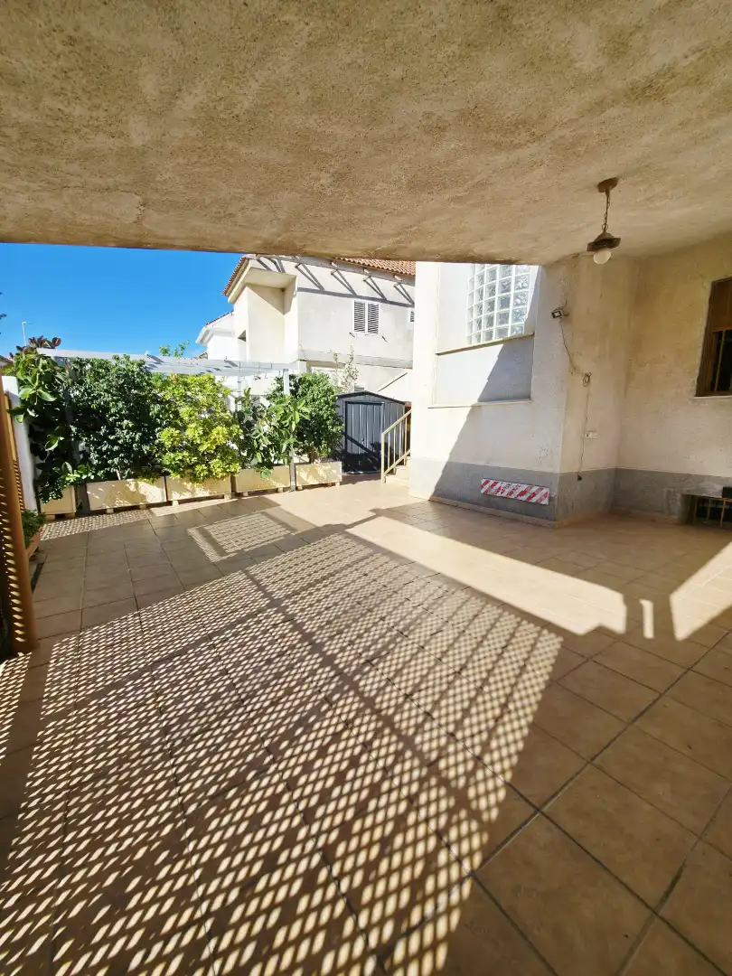 Vista exterior de Casa o xalet en venda en Picanya amb Aire condicionat, Jardí privat i Terrassa