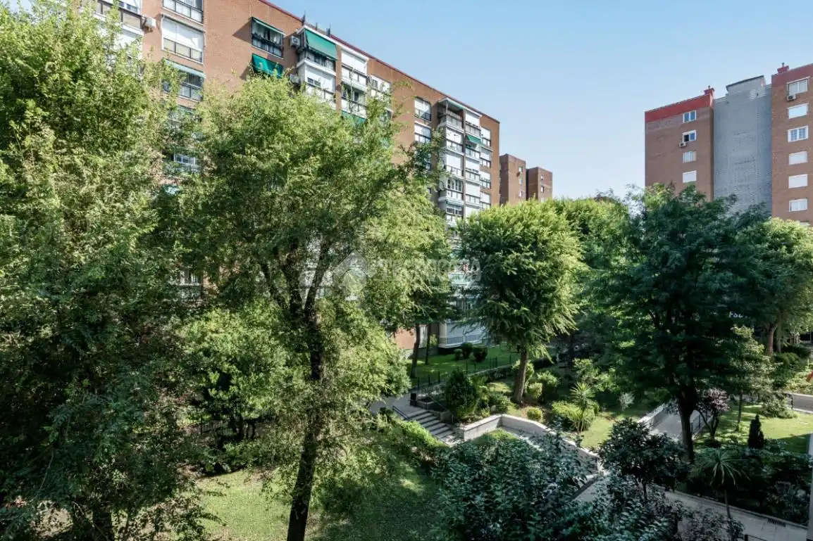 Außenansicht von Wohnung zum Verkauf in Madrid