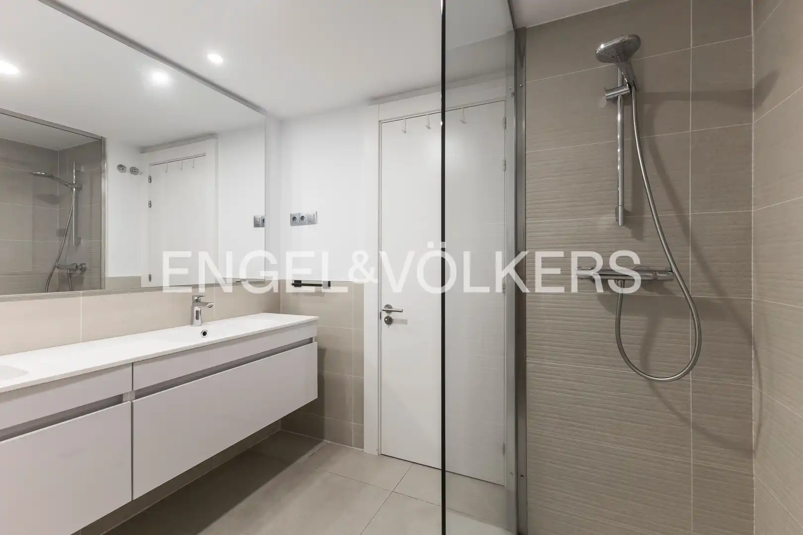 Baño de Piso en venta en Madrid con Aire acondicionado, Calefacción y Terraza