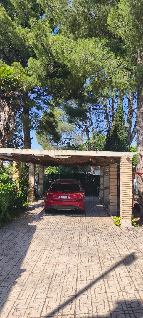 Aparcament de Casa o xalet en venda en Cadrete amb Aire condicionat, Jardí privat i Terrassa