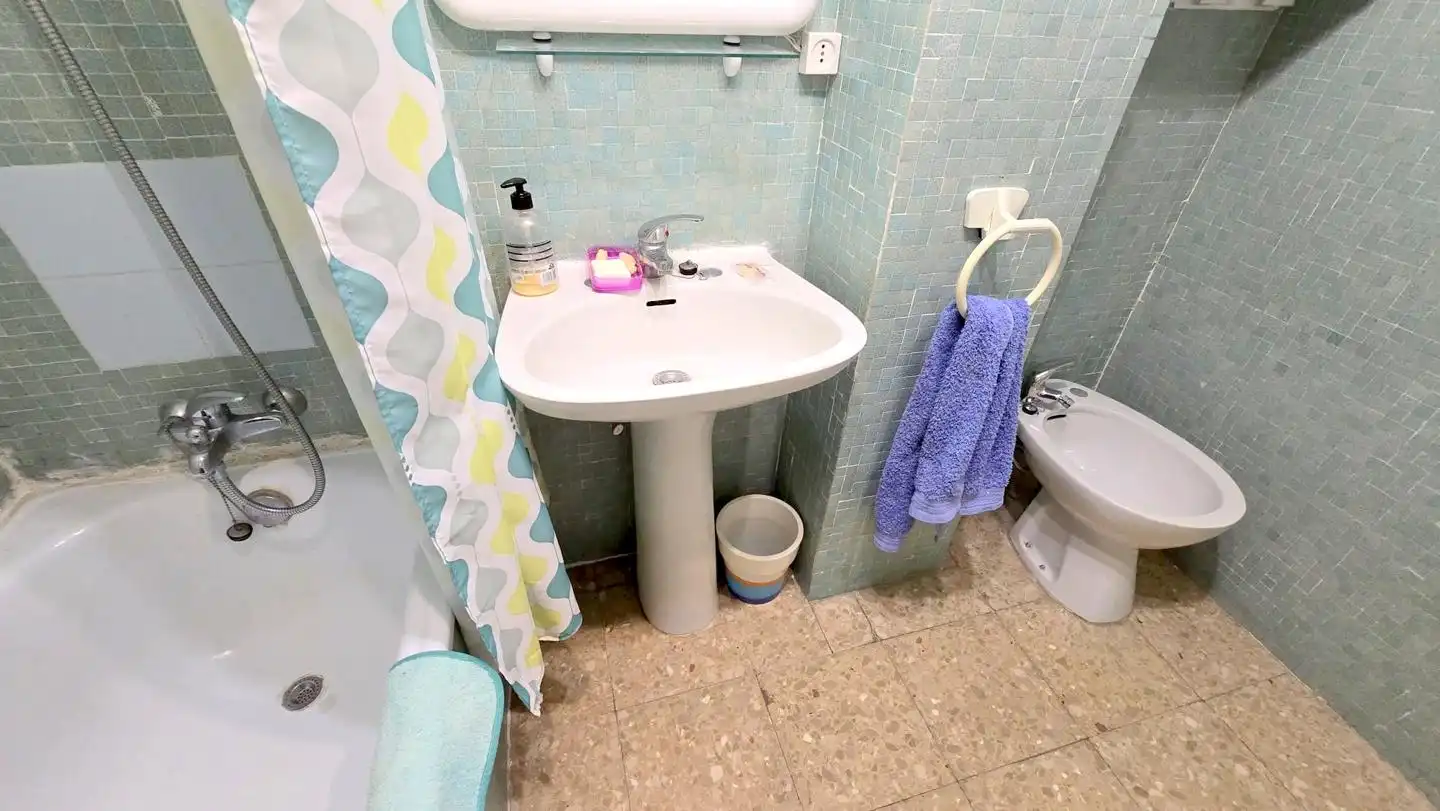 Bany de Apartament de lloguer en Gandia amb Terrassa i Moblat