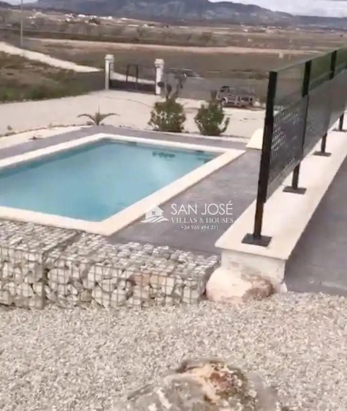 Xalet amb piscina en venda a El Pinós / Pinoso, imagen 3