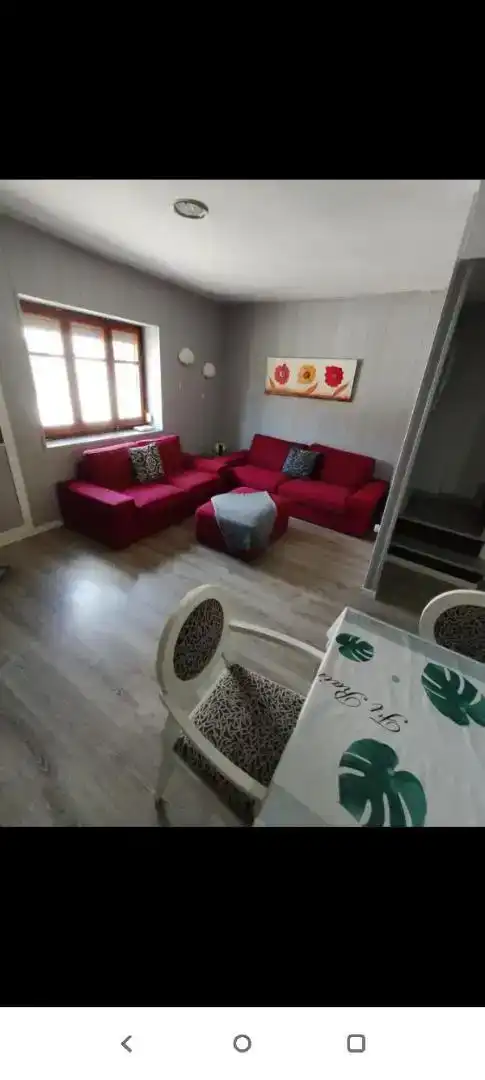Sala d'estar de Casa adosada de lloguer en Villar del Arzobispo amb Aire condicionat, Parquet i Moblat