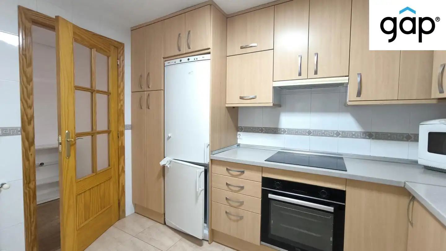 Cocina de Piso de alquiler en Cuenca con Calefacción, Terraza y Amueblado