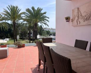 Jardí de Dúplex en venda en Marbella amb Aire condicionat, Terrassa i Piscina comunitària