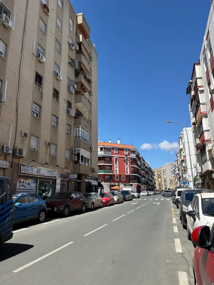 Vista exterior de Piso en venta en  Sevilla Capital con Aire acondicionado, Terraza y Amueblado