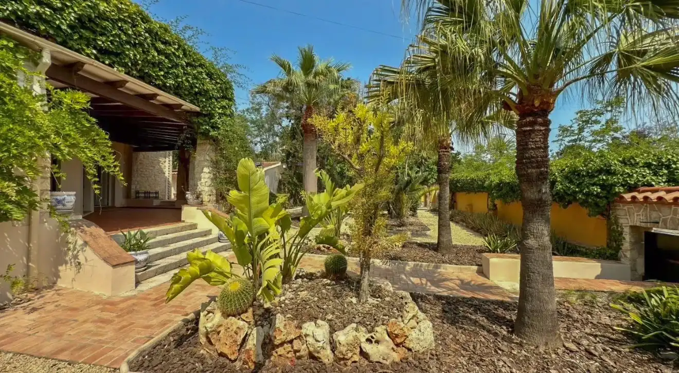 Jardí de Casa o xalet en venda en Alicante / Alacant amb Aire condicionat, Calefacció i Jardí privat