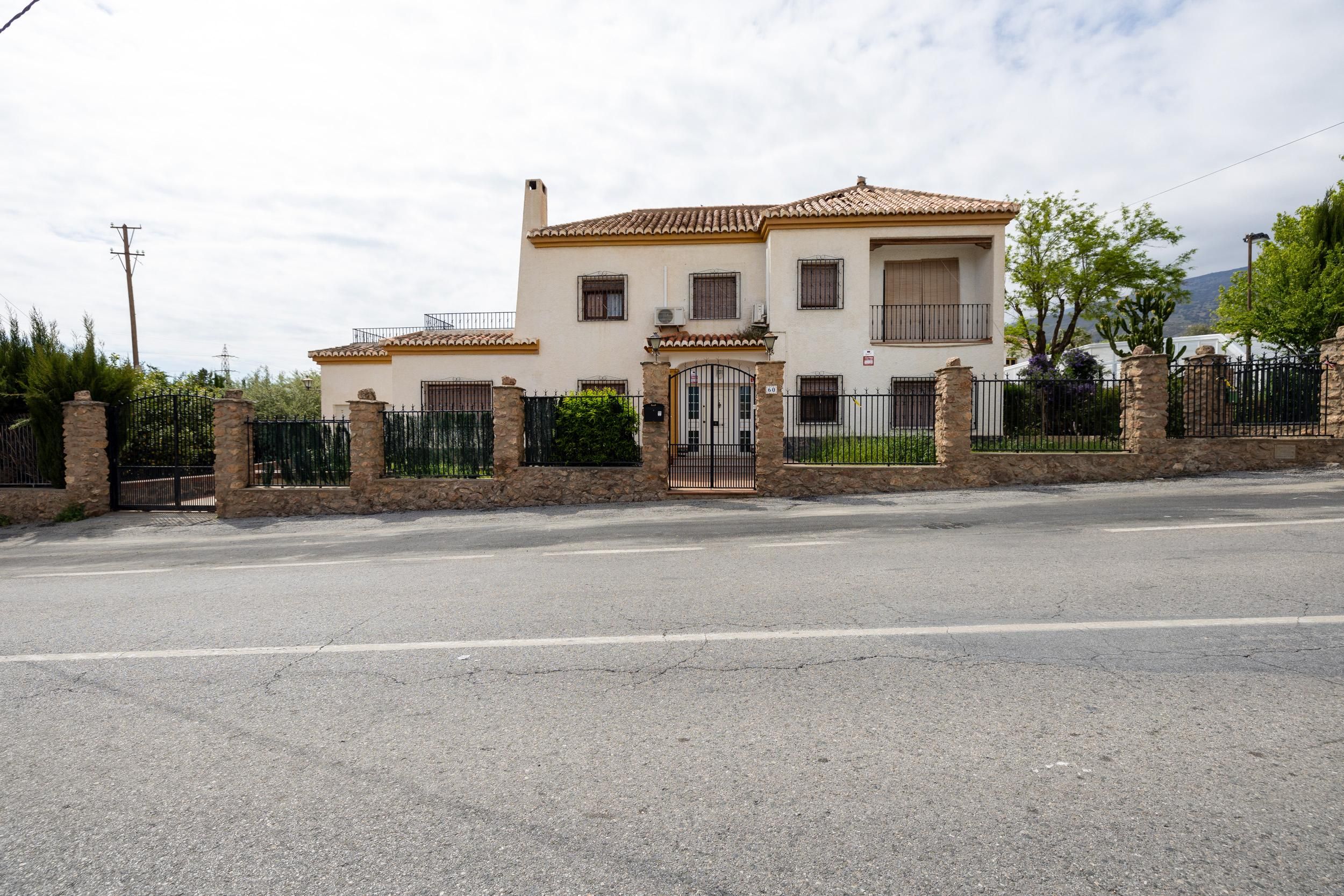 Vista exterior de Casa o xalet en venda en Órgiva amb Calefacció, Jardí privat i Terrassa