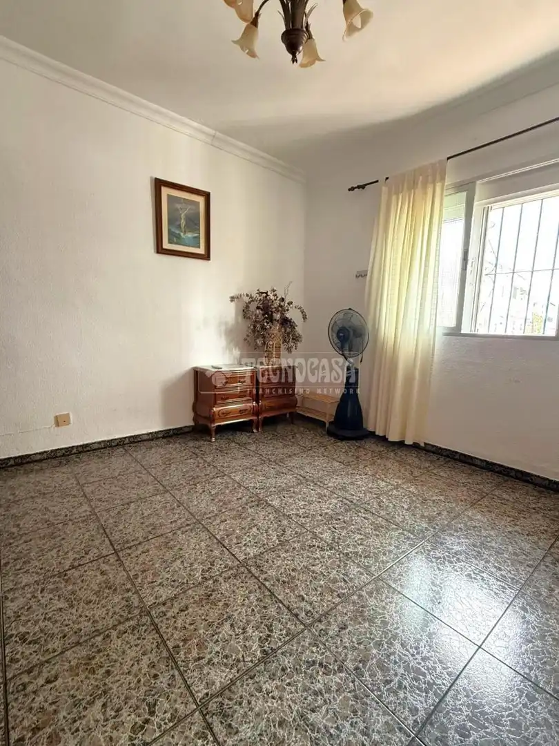 Dormitori de Casa adosada en venda en Málaga amb Jardí privat