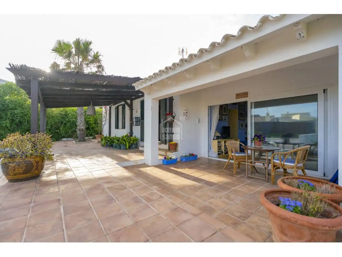 Vista exterior de Casa o xalet en venda en Maó - Mahón amb Jardí privat, Terrassa i Piscina
