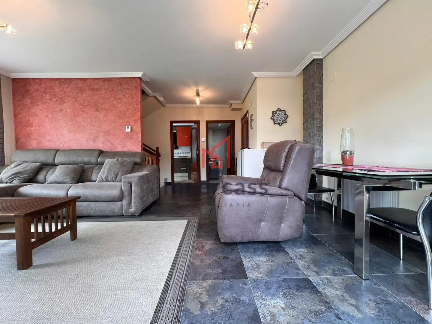 Sala de estar de Casa adosada en venta en Castro-Urdiales con Calefacción, Jardín privado y Terraza