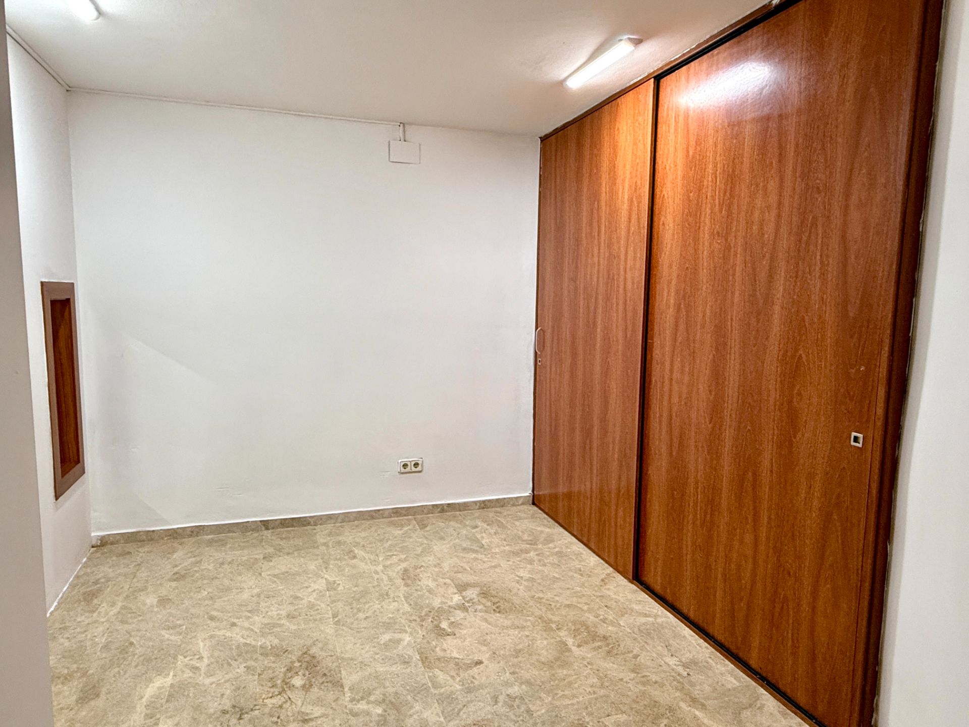 Study for sale in  Barcelona Capital  with Heating, Terrace and Alarm