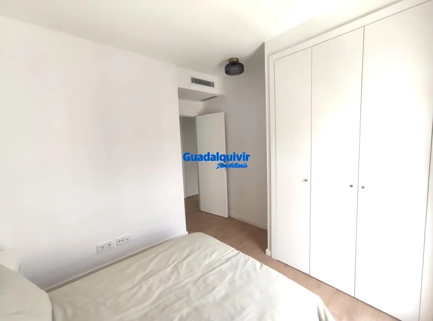 Bedroom of Flat for rent in Camas  with Air Conditioner, Private garden and Terrace