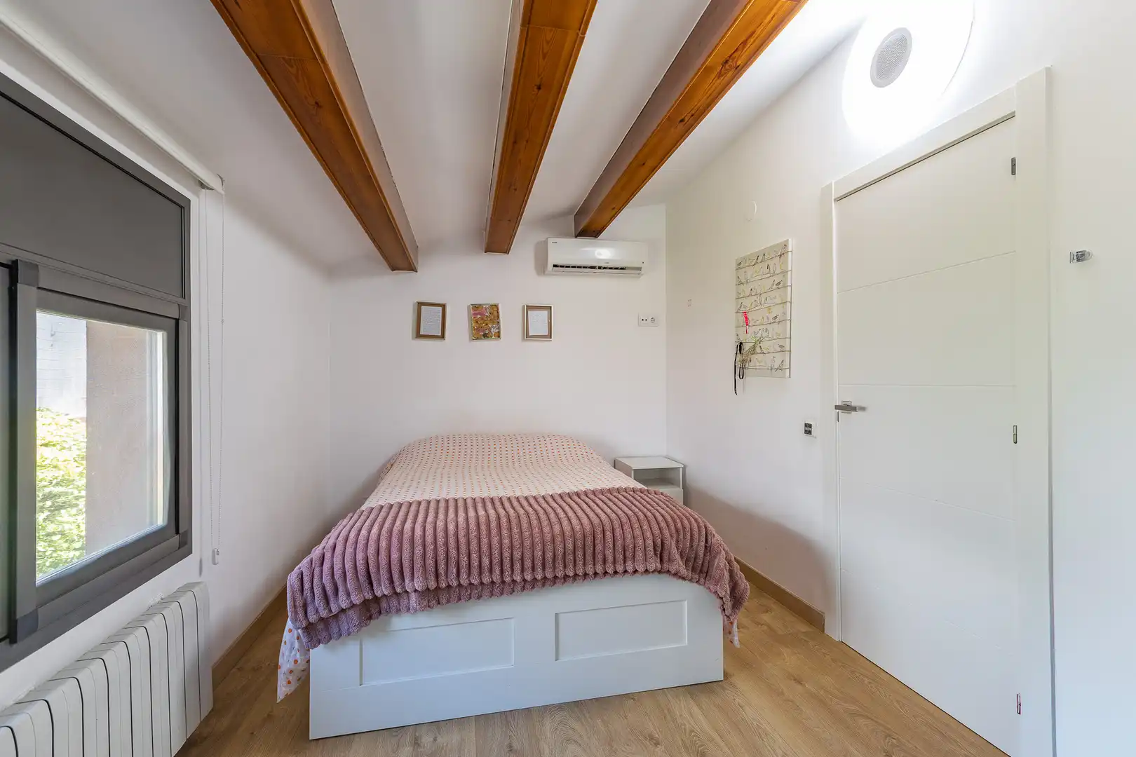 Dormitori de Casa o xalet en venda en Castellar del Vallès amb Aire condicionat, Calefacció i Jardí privat
