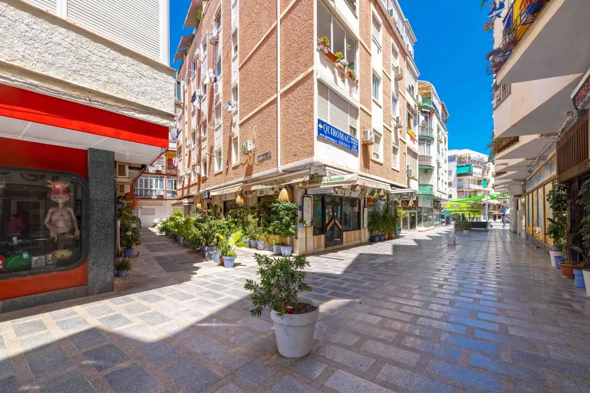 Vista exterior de Àtic en venda en Torremolinos amb Calefacció