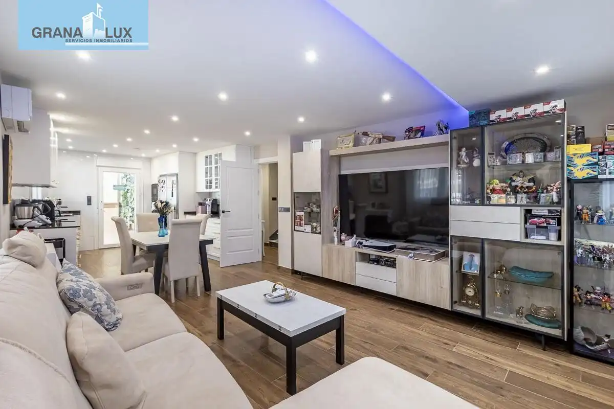 Wohnzimmer von Haus oder Chalet zum Verkauf in Peligros mit Klimaanlage, Heizung und Terrasse