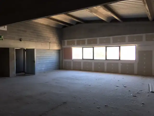 Fabrikhallen zur Miete in Salt