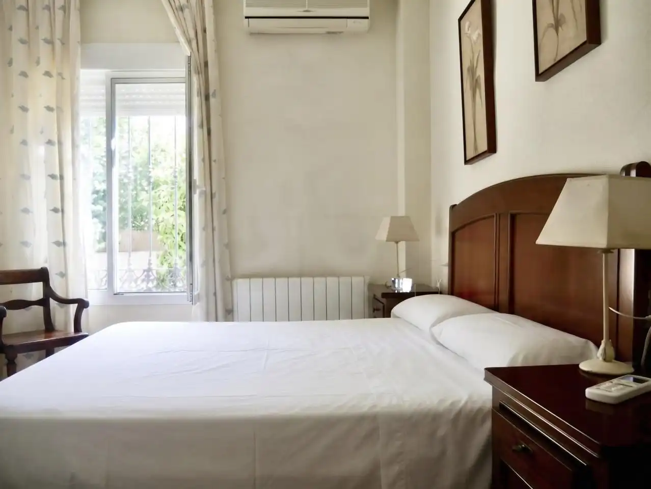 Dormitori de Casa o xalet en venda en Montequinto amb Aire condicionat, Jardí privat i Terrassa