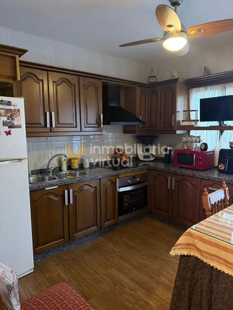 Cuina de Casa o xalet en venda en Lucena amb Moblat