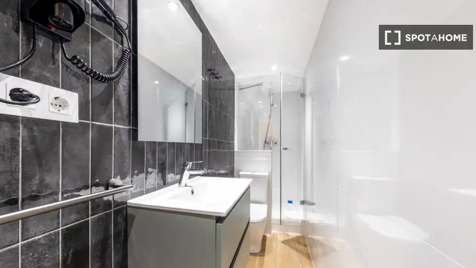 Room in Sants-Badal