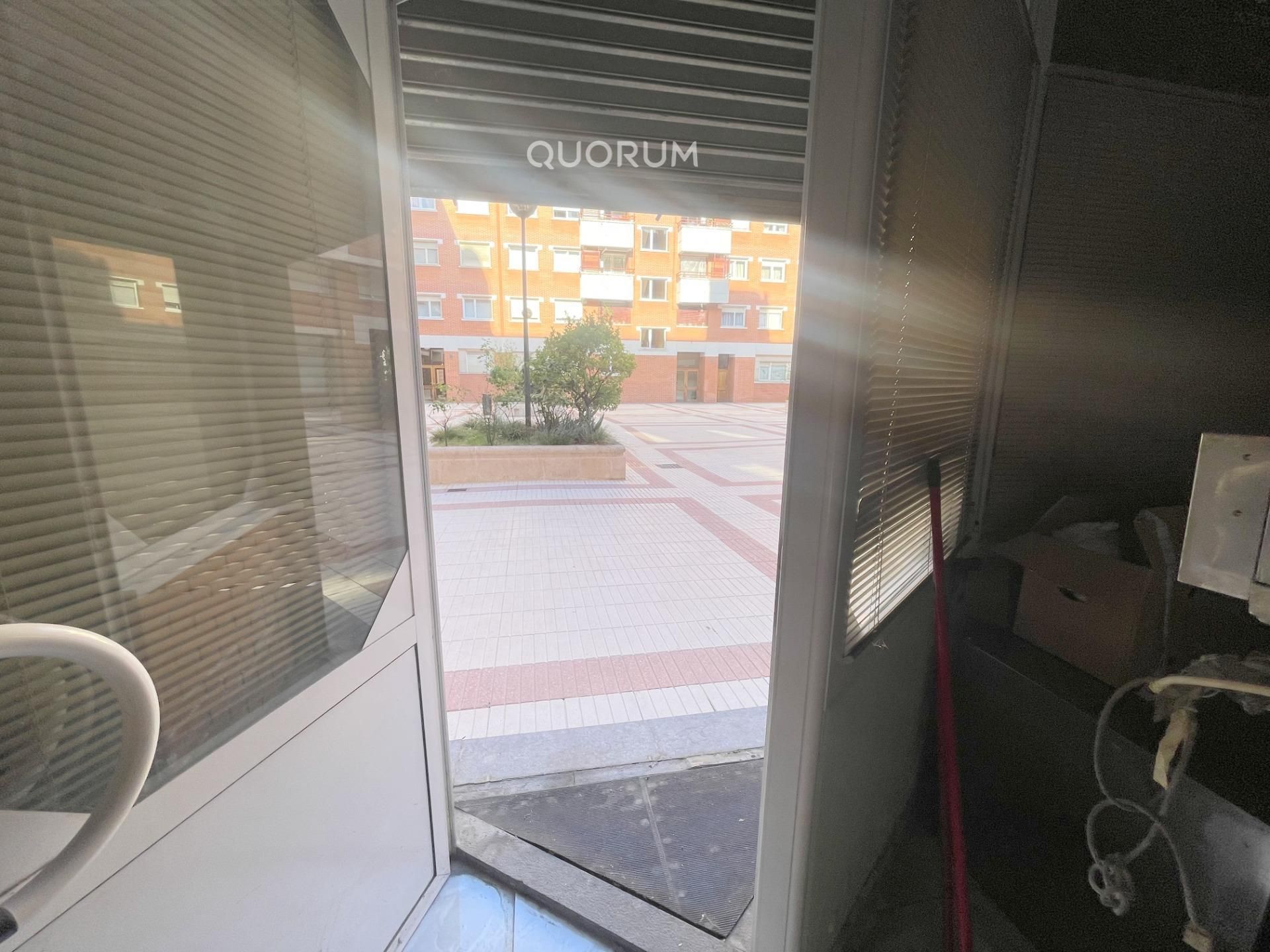 Vista exterior de Local en venda en Bilbao 