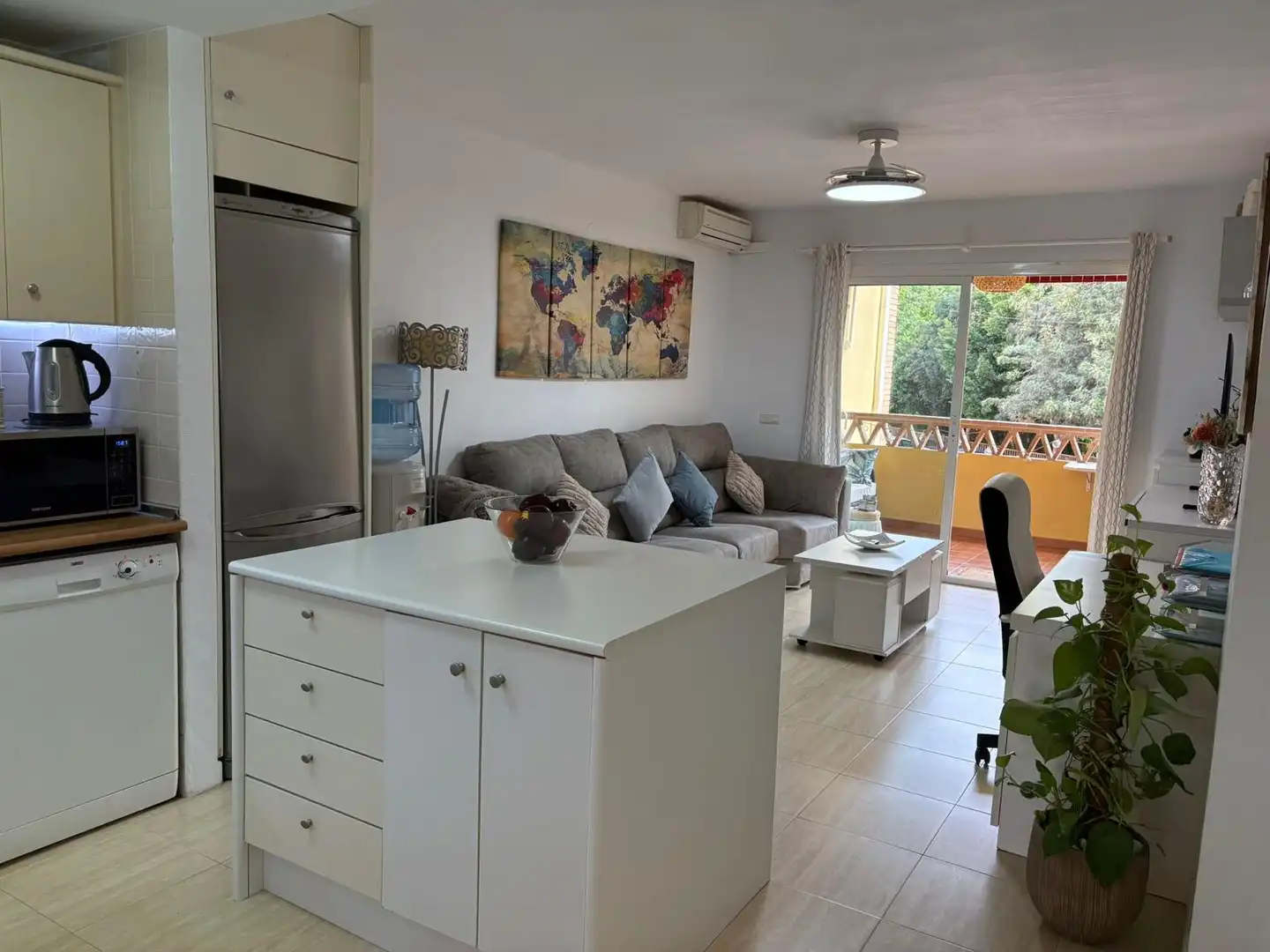 Living room of Apartments for sale in Fuengirola  with Air Conditioner, Terrace and Community pool