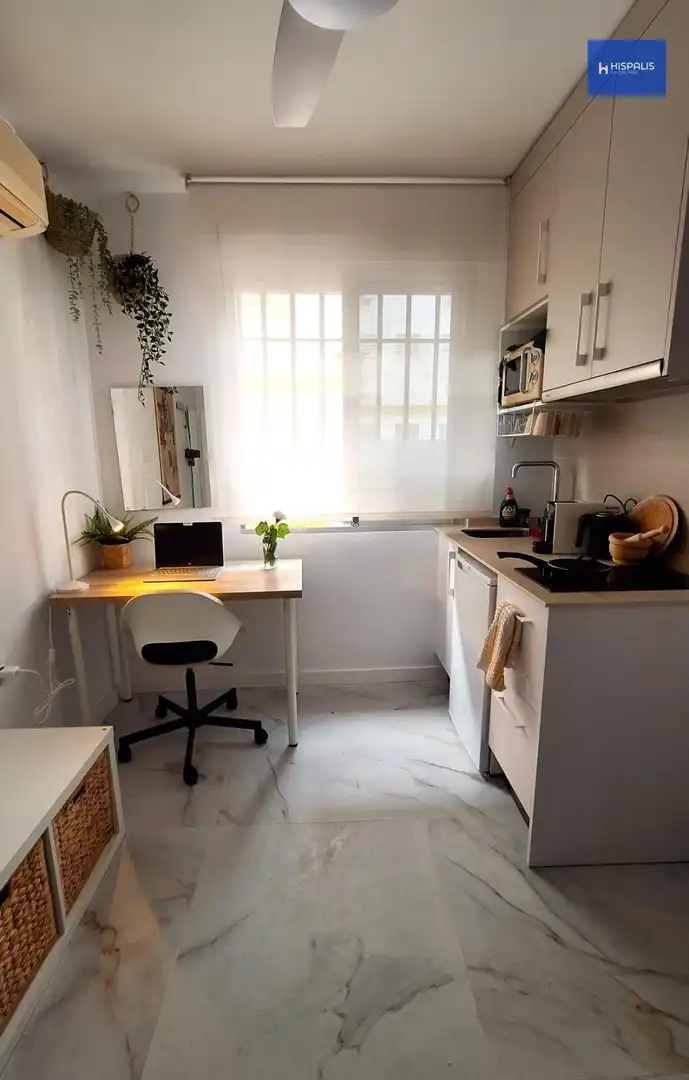 Cocina de Estudio de alquiler en Sevilla con Aire acondicionado, Calefacción y Amueblado