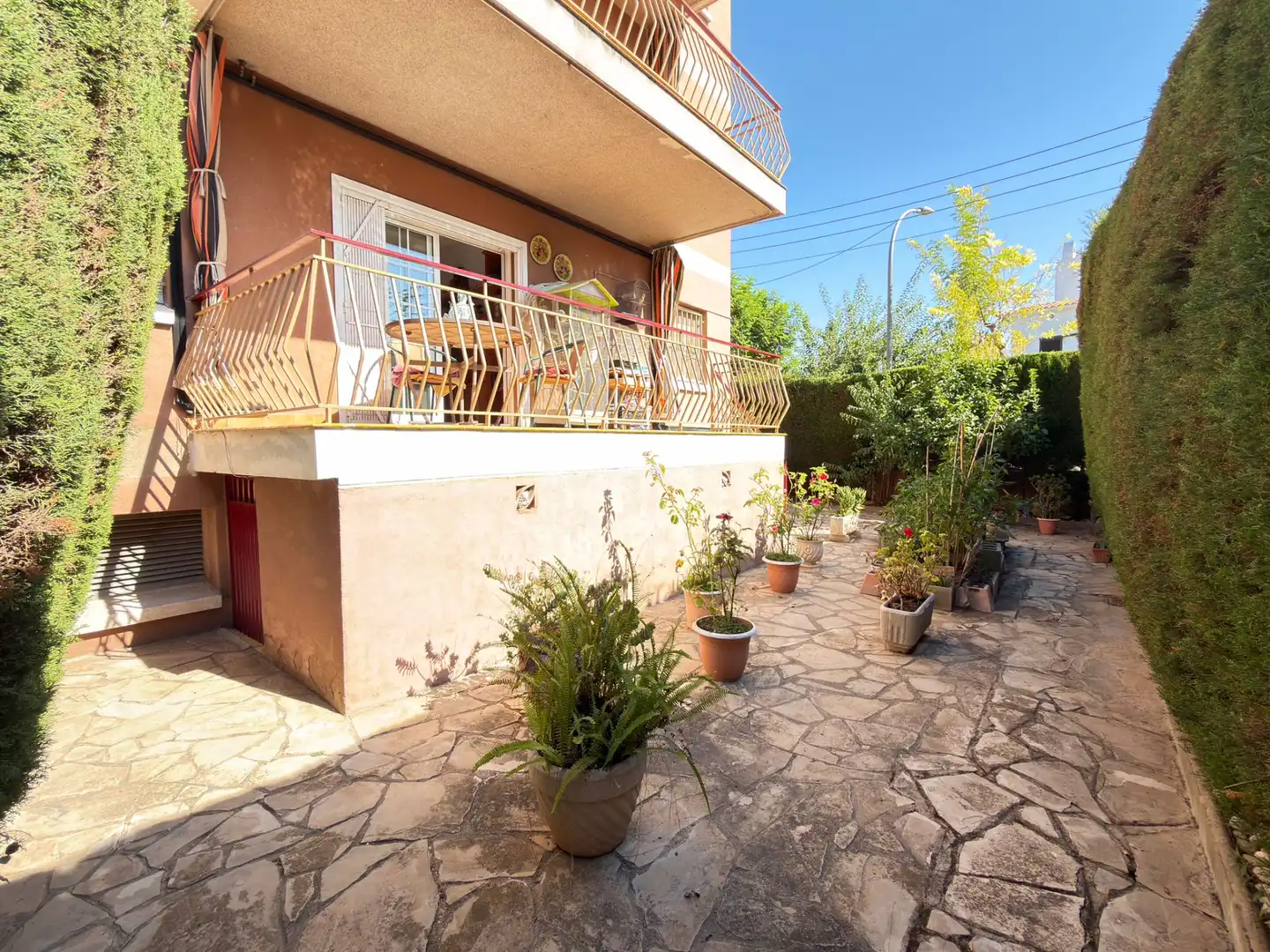 Ground floor with terrace for sale in Marítim